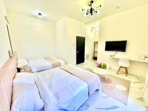 TV a/nebo společenská místnost v ubytování 睡飽飽民宿 Sleeping Well B&B 全新電梯民宿