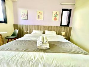 Postel nebo postele na pokoji v ubytování 睡飽飽民宿 Sleeping Well B&B 全新電梯民宿