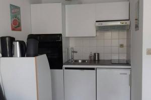 Η κουζίνα ή μικρή κουζίνα στο T2 perros guirec Plage de trestraou label 2*