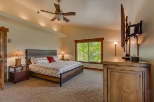 a bedroom with a bed and a ceiling fan at Hawk's Peak at Tahoe Donner in Truckee