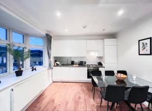 a kitchen and dining room with a table and chairs at Central London Apartment Camden in London