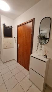 TV a/nebo společenská místnost v ubytování Logement entier : appartement, Houssen