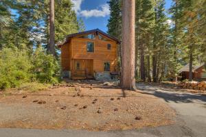 a log cabin in the woods with trees at Silver Tip at Tahoe Park w HOA amenities - 3BR Pet Friendly, Hot Tub, Tahoe City in Tahoe City
