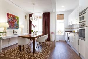 a kitchen and dining room with a table and chairs at Family Century House with terrace and parking in Valencia