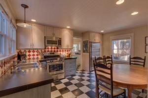 a kitchen with a counter and a table in it at Vanni House - Classic Tahoe Style 2 BR - Sleeps 6 - Hot Tub - Near Palisades & Downtown Tahoe City in Tahoe City