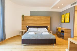 Cama o camas de una habitación en NovaAparts - Just in Center Wrocław Rynek Krawiecka