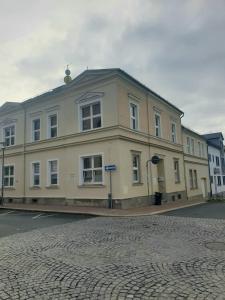 a large white building on the side of a street at Zur Altstadt in Plauen