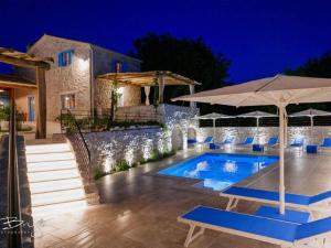 una villa con piscina di notte di Beautiful stone villa with swimming pool, sauna and large garden by Traveler tourist agency Krk ID 2225 a Gabonjin