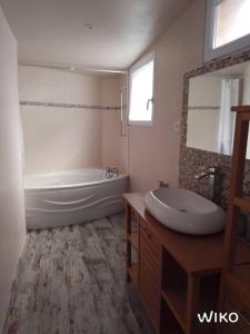 Ένα μπάνιο στο DUPLEX T2 PERROS-GUIREC LABEL 2*