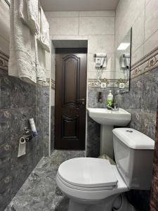 Kylpyhuone majoituspaikassa Hello Dushanbe Hostel
