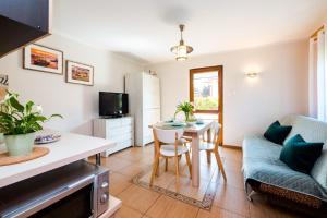 a living room with a table and a couch at Morskie Chaty Platanowa in Rowy
