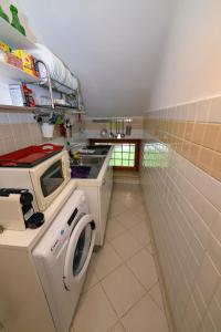 a small kitchen with a washing machine in it at Torlonia: Due matrimoniali e bagno in Luco neʼ Marsi