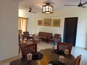 a living room with a table and chairs at Ronne's aparthotel in Arpora