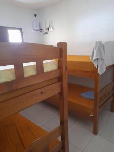 a wooden bunk bed in a room at Bela casa de Veraneio - faça sua reserva. in Lucena