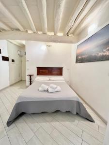 a bedroom with a bed with two towels on it at ADG Apartment 33 in Florence