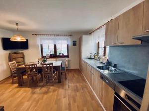 Kuchyň nebo kuchyňský kout v ubytování Apartmán Mája