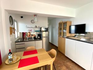 Kuchyň nebo kuchyňský kout v ubytování Villa Oasis La Paz - Bencomo Apartment - ADULTS ONLY