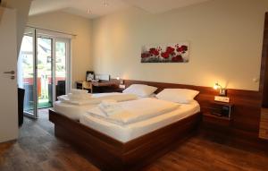 a bedroom with two beds with white pillows on them at Hotel Klosterbräustuben in Zell am Harmersbach