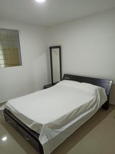 Voodi või voodid majutusasutuse Habitación pie de la popa Cartagena toas