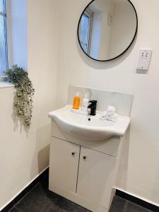 Φωτογραφία από το άλμπουμ του R2 - Private Room in a Newly renovated House with its own Kitchenette and Lounge in Birmingham - Quinton στο Μπέρμιγχαμ +13 φωτογραφίες
