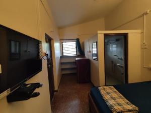 Μια τηλεόραση ή/και κέντρο ψυχαγωγίας στο Hill View Guest House
