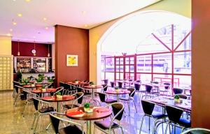 En restaurant eller et andet spisested på Apto aconchegante - em frente Allianz Parque com estacionamento