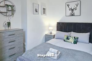 Postel nebo postele na pokoji v ubytování Charming 6-bed Near Alexandra Park - Free Parking