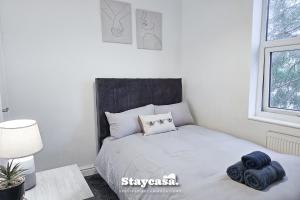 Postel nebo postele na pokoji v ubytování Charming 6-bed Near Alexandra Park - Free Parking