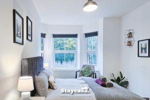 Posezení v ubytování Charming 6-bed Near Alexandra Park - Free Parking