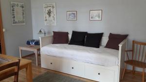 a bedroom with a white bed with pillows on it at Mellangårds stugor - Första stugan in Föglö
