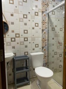 a bathroom with a toilet and a sink at cabana canto da maré in Bombinhas