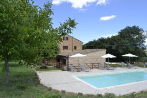 Bazén v ubytování Agriturismo Forestale Luti nebo v jeho okolí
