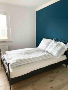 Ένα ή περισσότερα κρεβάτια σε δωμάτιο στο City Wohnung in Haltern gratis Parken, Netflix & Wäschepaket