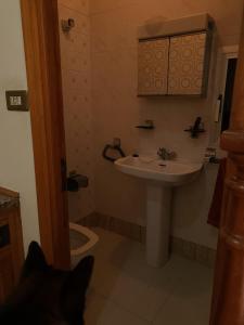 a bathroom with a sink and a toilet at SAMPAIO in Taboada