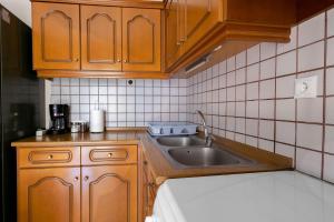 Nhà bếp/bếp nhỏ tại Your cozy six street apartment