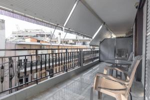 Ban công/sân hiên tại Your cozy six street apartment