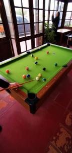 Biliár nebo kulečník v ubytování Hotel Viola