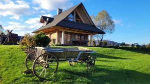 a horse drawn cart in front of a house at Odludomki in Smerek