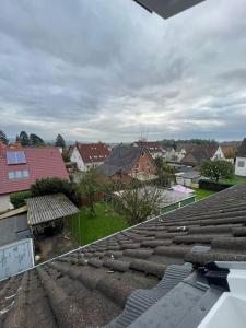 een uitzicht vanaf het dak van een huis bij Wohnung in Herford in Herford
