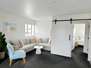Galeriebild der Unterkunft Rooftop Apartment in CBD in Raglan + 11 Fotos