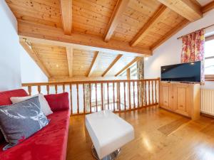 TV a/nebo společenská místnost v ubytování Chalet in Mittersill near Ski Slopes