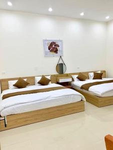 Giường trong phòng chung tại GREEN HOTEL