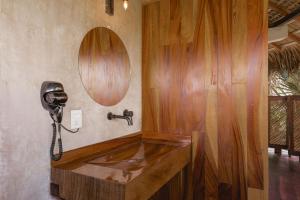 Un baño de Aldea Mizúl