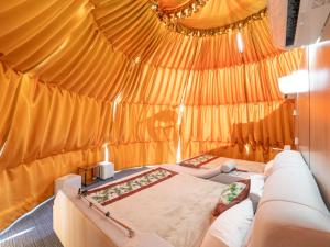 Ein Bett oder Betten in einem Zimmer der Unterkunft Fuji Hoshizorano Mura Tabist