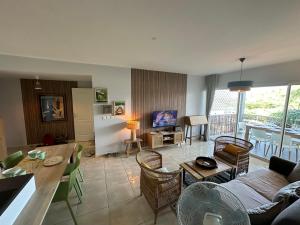 a living room with a couch and a table at Appartement Saint Martin Friars Bay Sunset Paradise in Friar's Bay