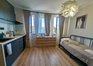 Postel nebo postele na pokoji v ubytování Lily's Studio 4 by Bulgarentals - Central Sofia