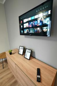 TV a/nebo společenská místnost v ubytování Lily's Studio 4 by Bulgarentals - Central Sofia