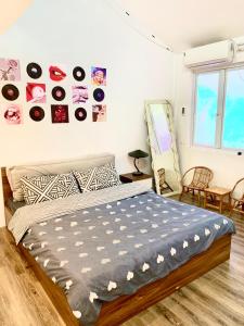 Una cama o camas en una habitación de MEHomestay