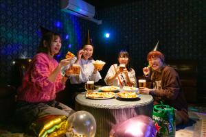 Gosti koji borave u objektu 釜之宿 天王寺