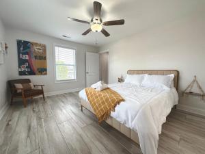 a bedroom with a bed with a ceiling fan at 30 Day Rental In Nashville King Bed 3bd3ba in Nashville